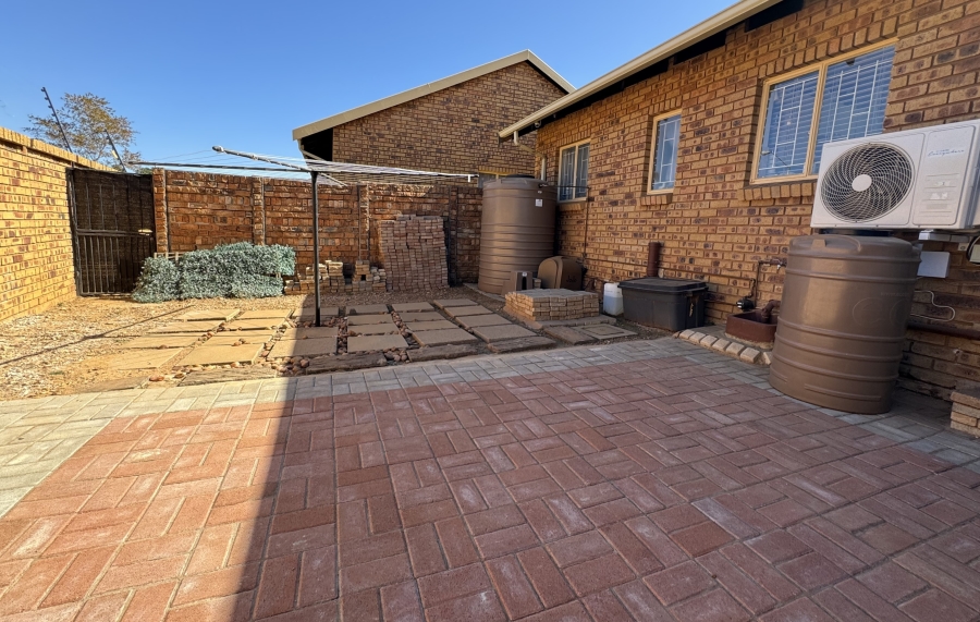 2 Bedroom Property for Sale in Rietvalleirand Gauteng