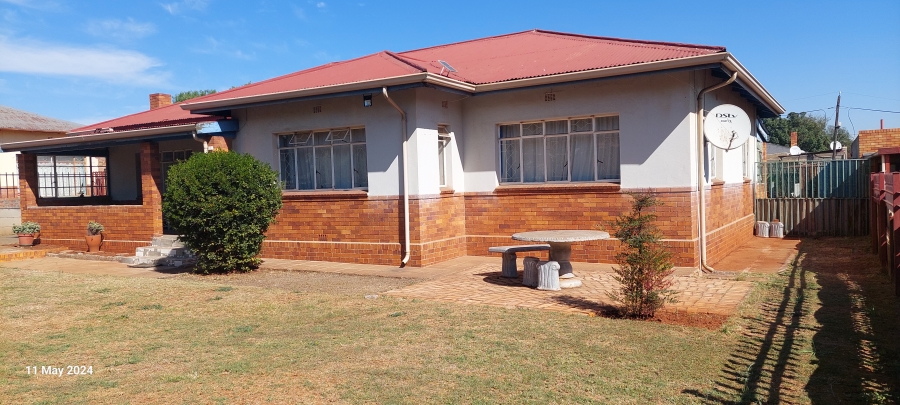 4 Bedroom Property for Sale in Selection Park Gauteng