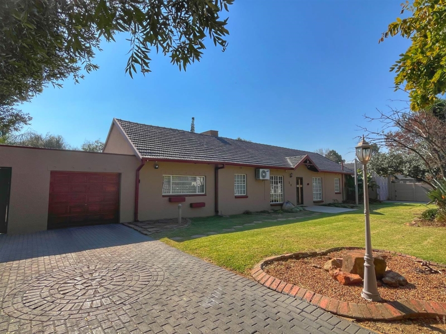 4 Bedroom Property for Sale in Brackenhurst Gauteng