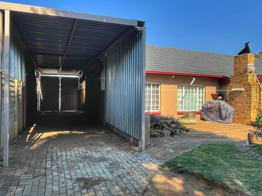 4 Bedroom Property for Sale in Brackenhurst Gauteng