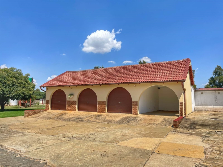 5 Bedroom Property for Sale in Homestead Apple Orchards Gauteng