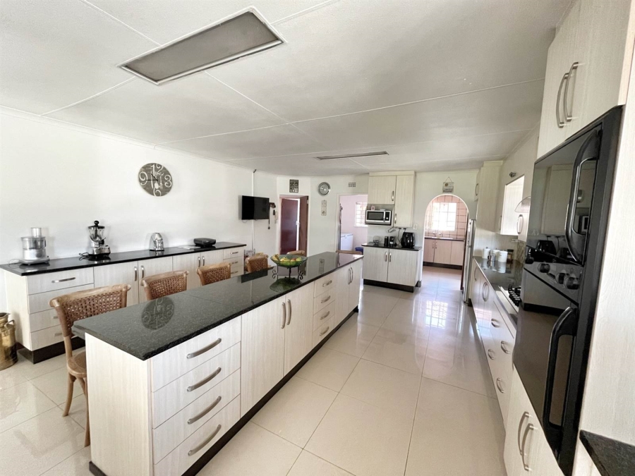 5 Bedroom Property for Sale in Homestead Apple Orchards Gauteng