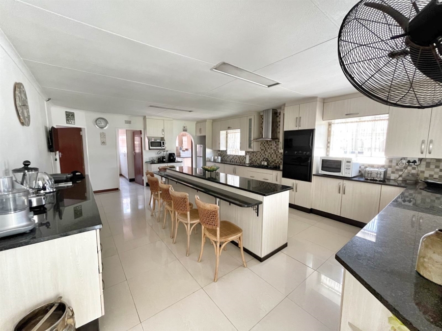 5 Bedroom Property for Sale in Homestead Apple Orchards Gauteng