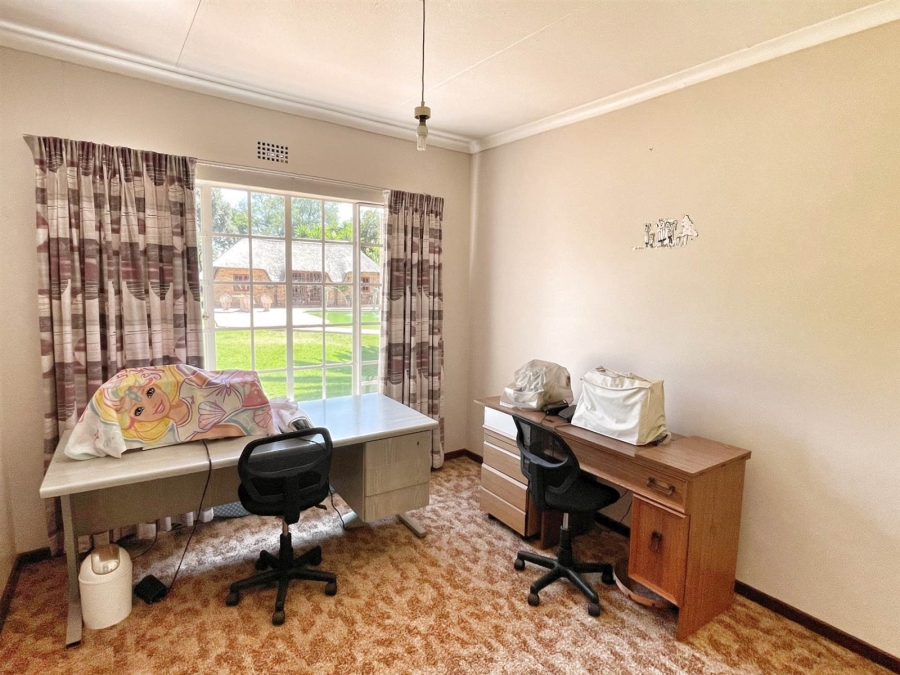 5 Bedroom Property for Sale in Homestead Apple Orchards Gauteng