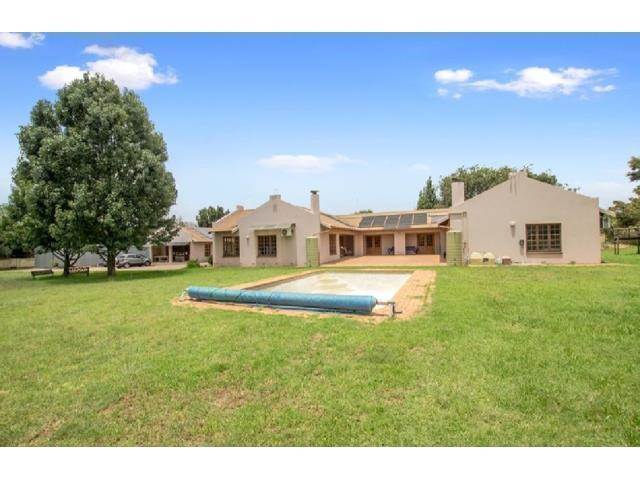 To Let 4 Bedroom Property for Rent in Glen Austin Gauteng