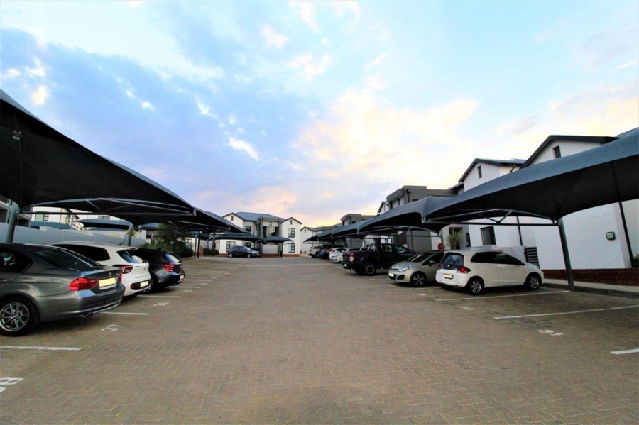 To Let 2 Bedroom Property for Rent in Broadacres Gauteng