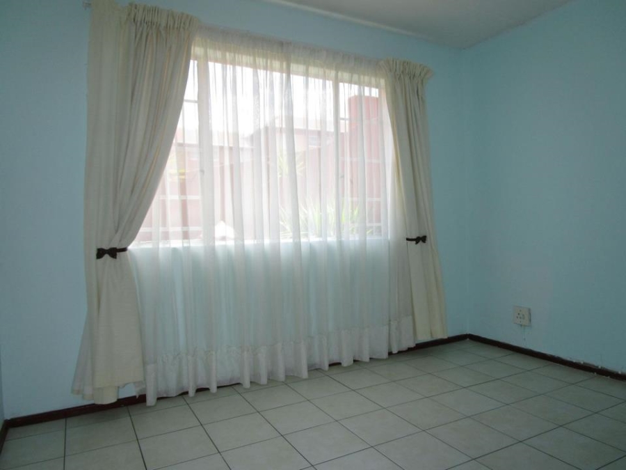 2 Bedroom Property for Sale in Weltevredenpark Gauteng