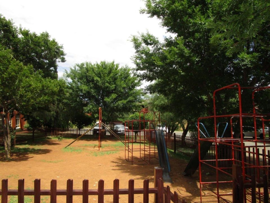 2 Bedroom Property for Sale in Weltevredenpark Gauteng