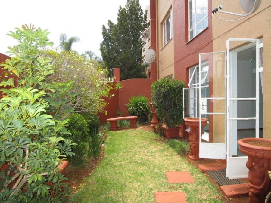 2 Bedroom Property for Sale in Weltevredenpark Gauteng