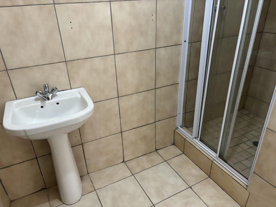 2 Bedroom Property for Sale in Wilro Park Gauteng