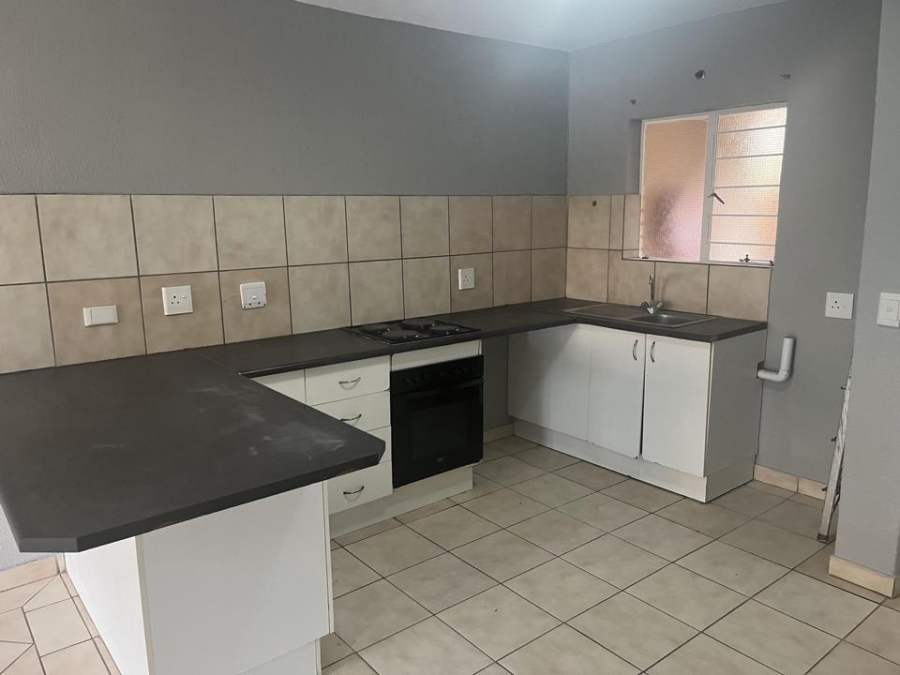 2 Bedroom Property for Sale in Wilro Park Gauteng