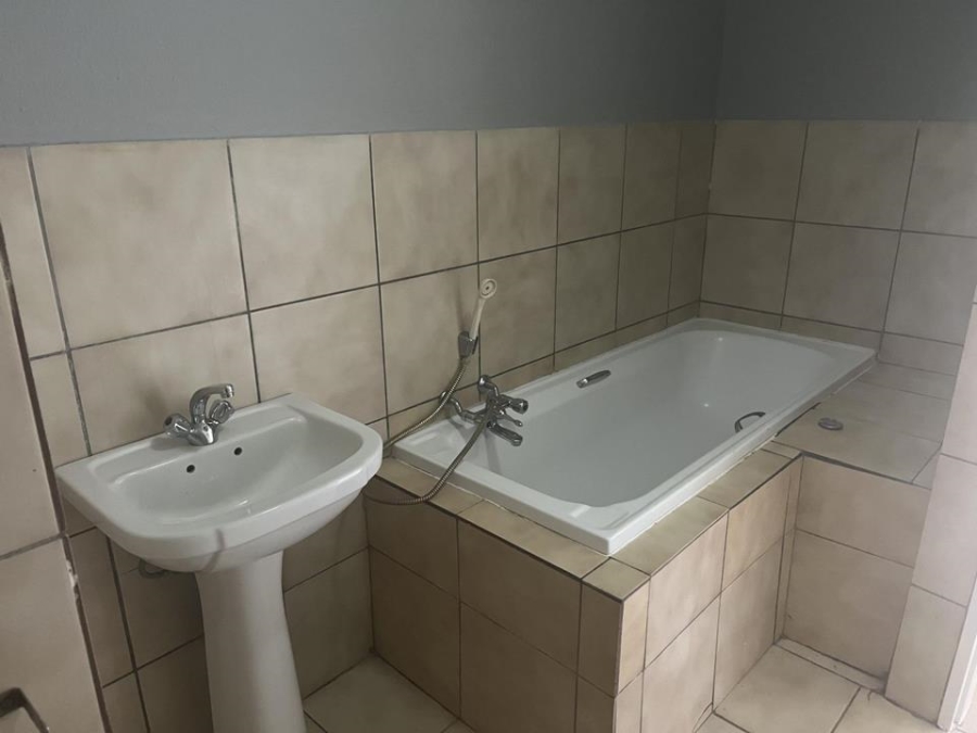 2 Bedroom Property for Sale in Wilro Park Gauteng