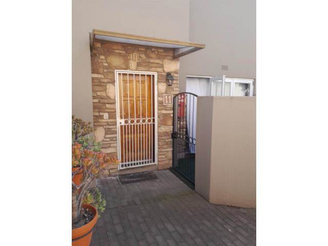 To Let 4 Bedroom Property for Rent in Sunnyrock Gauteng