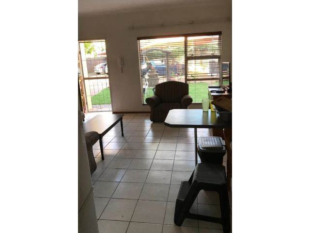 To Let 1 Bedroom Property for Rent in Norwood Gauteng