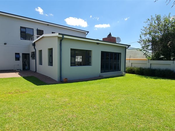 4 Bedroom Property for Sale in Linden Gauteng