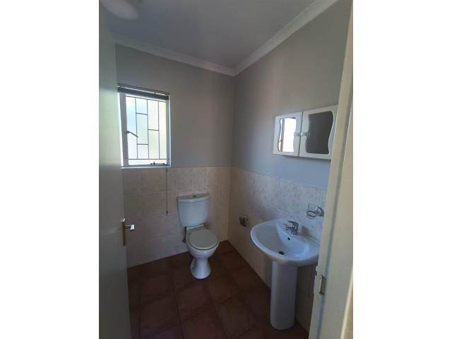 To Let 2 Bedroom Property for Rent in Greenstone Hill Gauteng