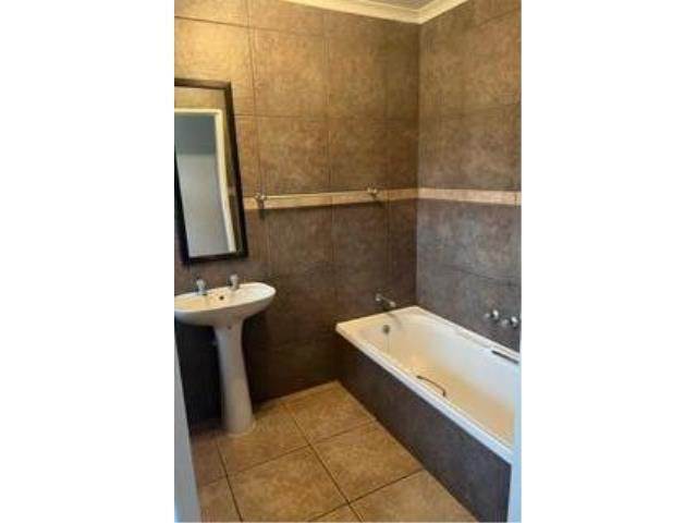 To Let 4 Bedroom Property for Rent in Bredell Gauteng