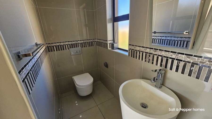 5 Bedroom Property for Sale in Waterkloof Ridge Gauteng