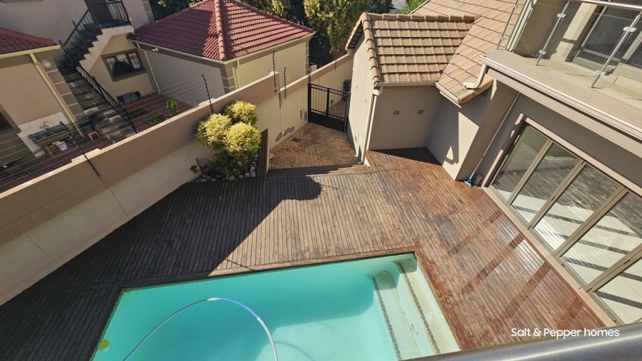 5 Bedroom Property for Sale in Waterkloof Ridge Gauteng