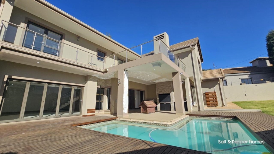 5 Bedroom Property for Sale in Waterkloof Ridge Gauteng