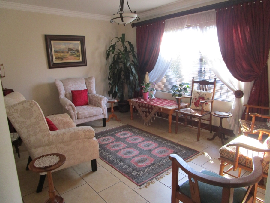 4 Bedroom Property for Sale in Die Hoewes Gauteng