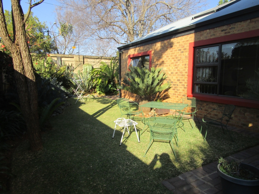 4 Bedroom Property for Sale in Die Hoewes Gauteng