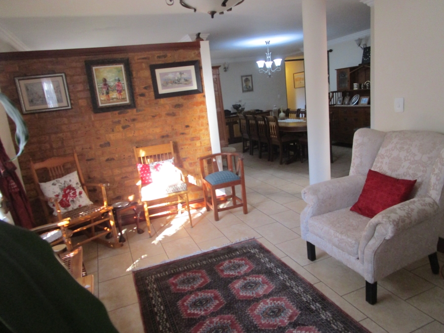 4 Bedroom Property for Sale in Die Hoewes Gauteng