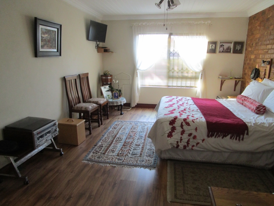 4 Bedroom Property for Sale in Die Hoewes Gauteng