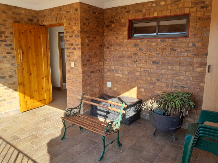 4 Bedroom Property for Sale in Die Hoewes Gauteng