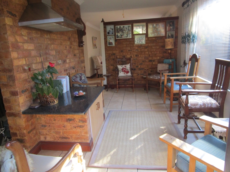 4 Bedroom Property for Sale in Die Hoewes Gauteng