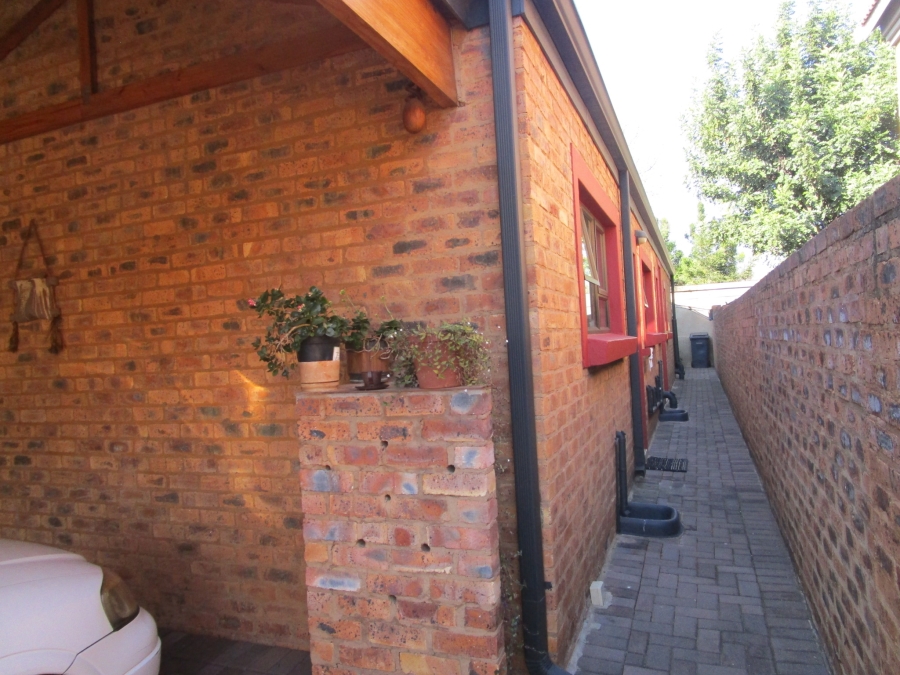 4 Bedroom Property for Sale in Die Hoewes Gauteng