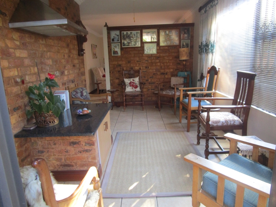 4 Bedroom Property for Sale in Die Hoewes Gauteng