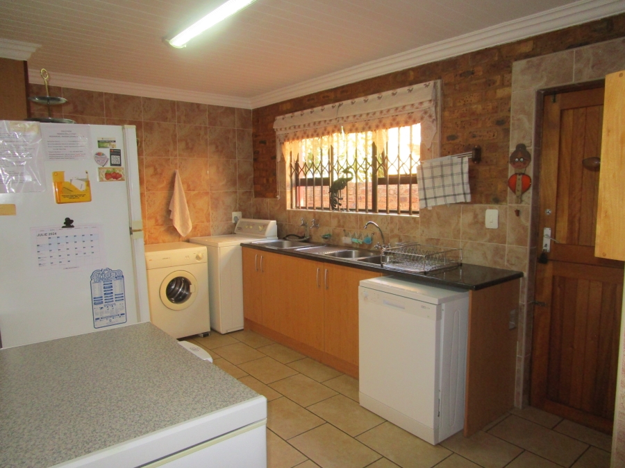 4 Bedroom Property for Sale in Die Hoewes Gauteng