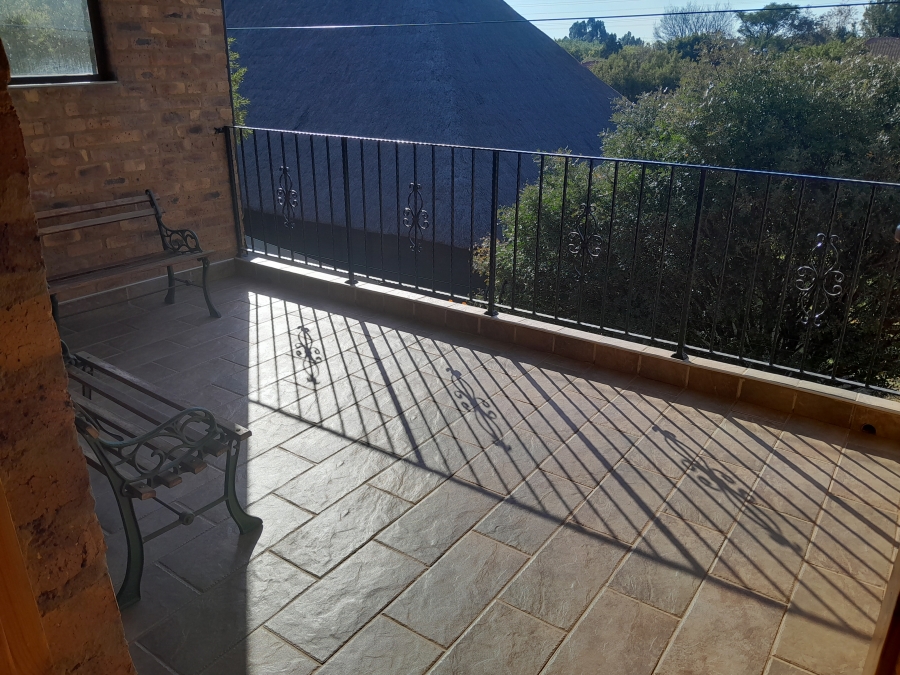 4 Bedroom Property for Sale in Die Hoewes Gauteng