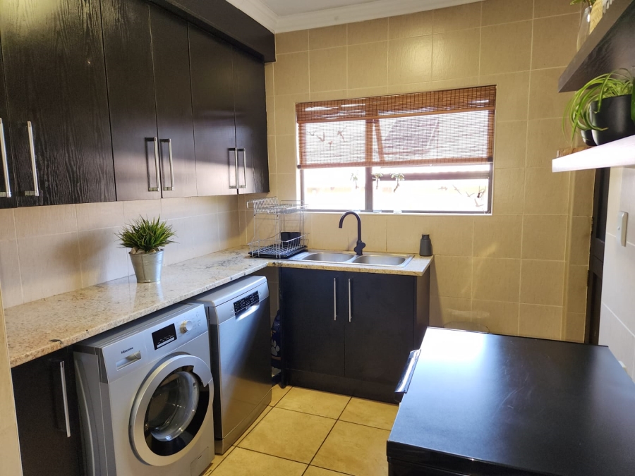 To Let 3 Bedroom Property for Rent in Amberfield Valley Gauteng