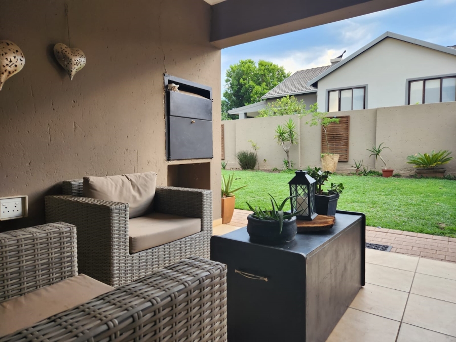 To Let 3 Bedroom Property for Rent in Amberfield Valley Gauteng