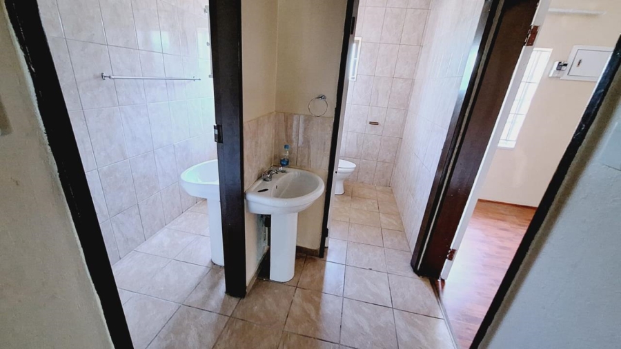 6 Bedroom Property for Sale in Crosby Gauteng