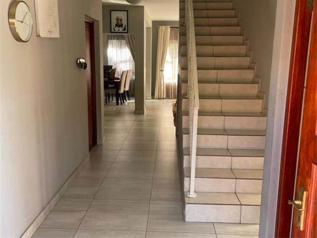 To Let 3 Bedroom Property for Rent in Greenstone Hill Gauteng