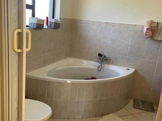 To Let 3 Bedroom Property for Rent in Greenstone Hill Gauteng