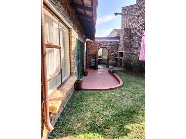 To Let 2 Bedroom Property for Rent in Eden Glen Gauteng