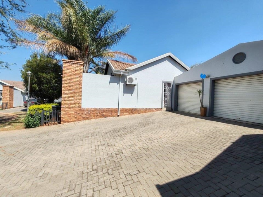 3 Bedroom Property for Sale in Hartebeeshoek Gauteng