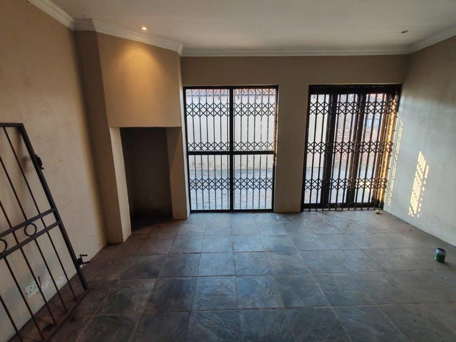 3 Bedroom Property for Sale in East Lynne Gauteng