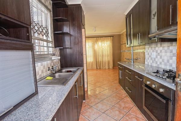 3 Bedroom Property for Sale in Lotus Gardens Gauteng