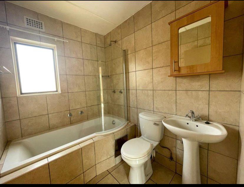 2 Bedroom Property for Sale in Olympus Heights Estate Gauteng