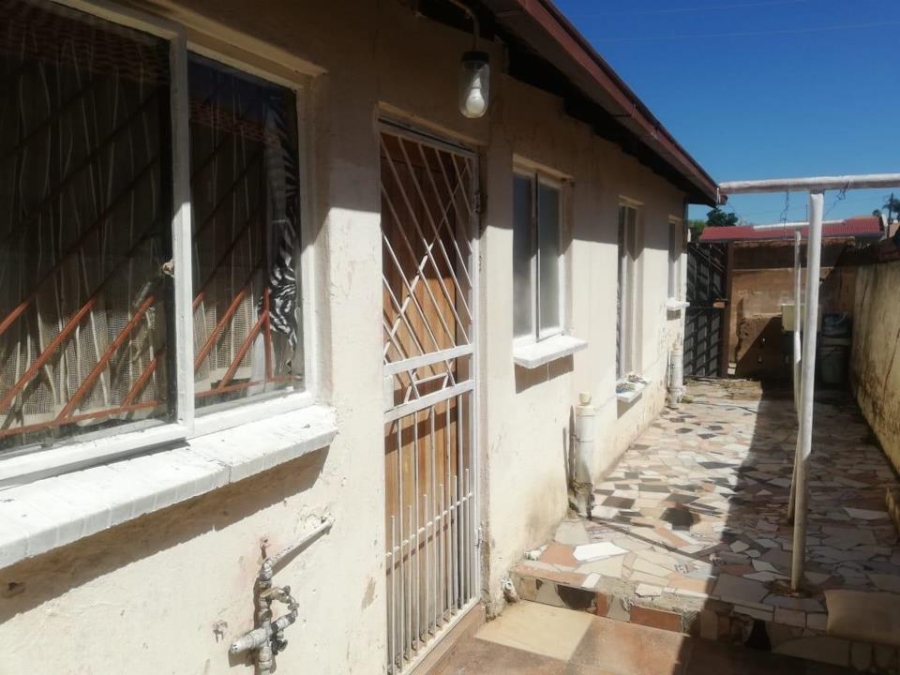 4 Bedroom Property for Sale in Lotus Gardens Gauteng