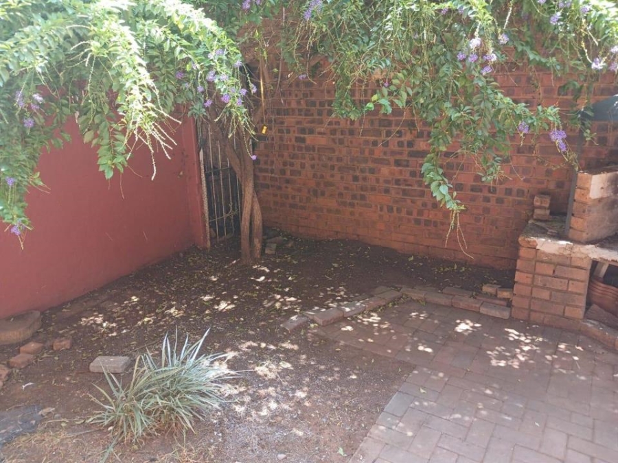 2 Bedroom Property for Sale in Pretoria North Gauteng