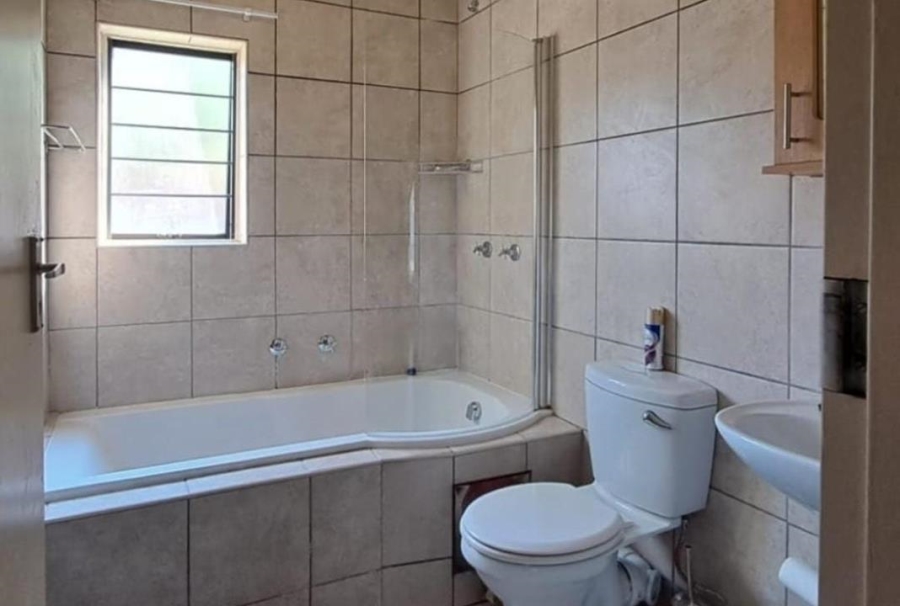 2 Bedroom Property for Sale in Olympus Heights Estate Gauteng