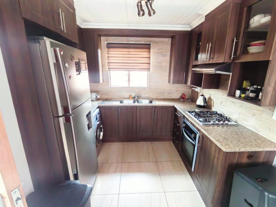 2 Bedroom Property for Sale in Andeon Gauteng