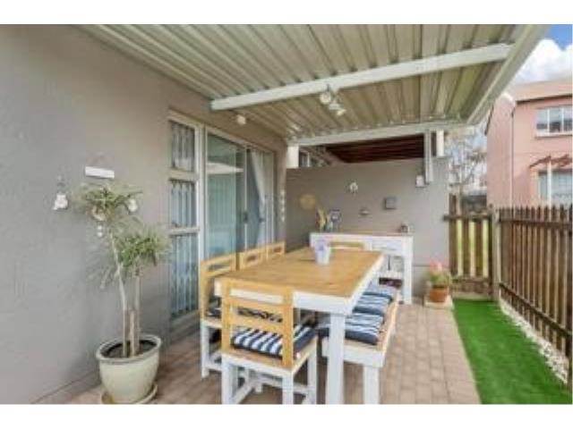 To Let 2 Bedroom Property for Rent in Greenstone Hill Gauteng