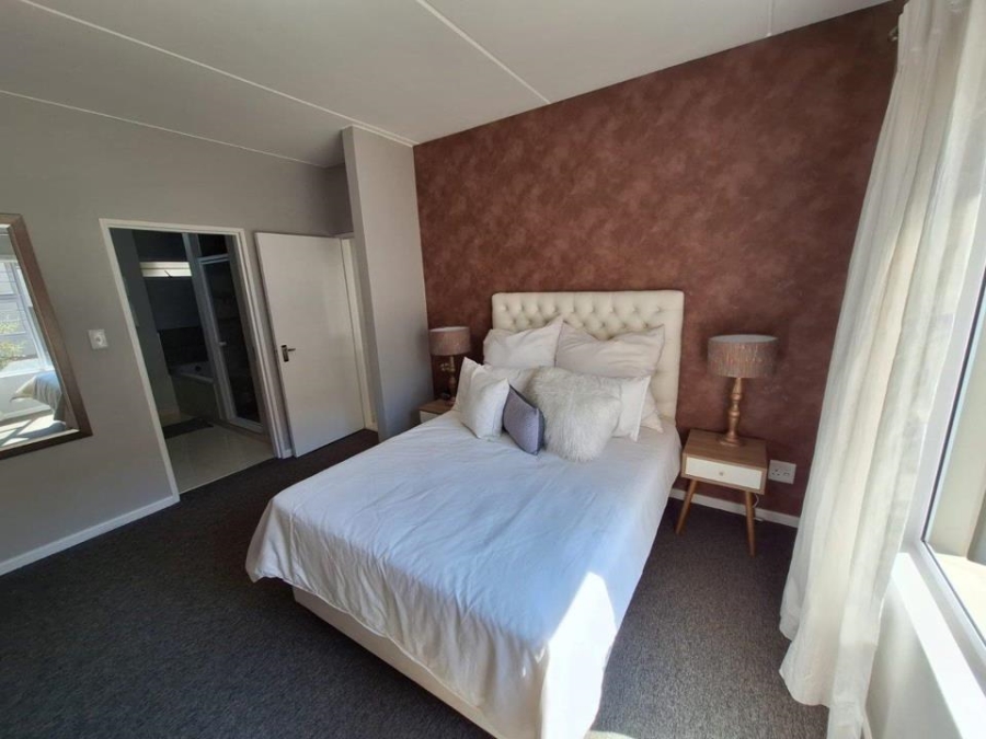 2 Bedroom Property for Sale in Blue Hills Gauteng